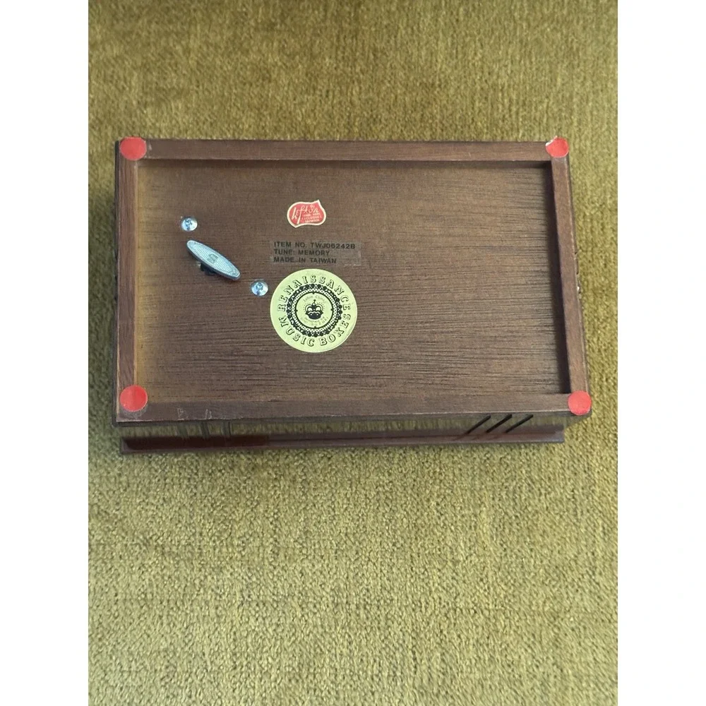 Vintage‎ Lefton Music Box Jewelry Case Plays 